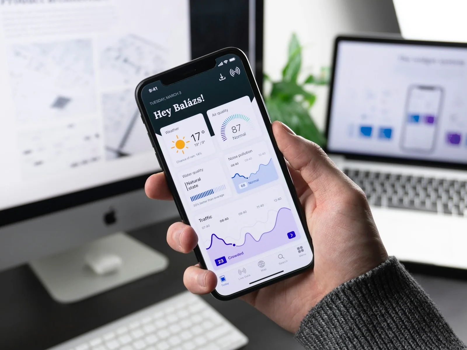 Comparativo de app nativo ou híbrido e PWA em smartphones iPhone e Android