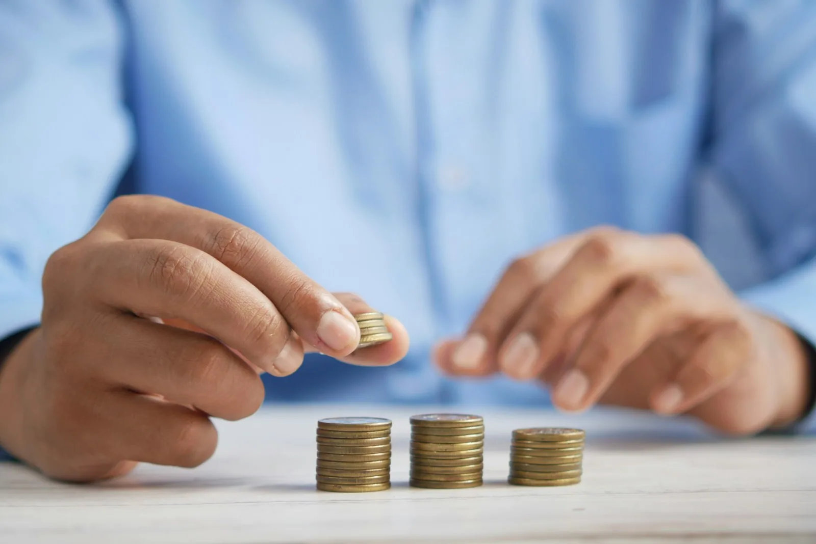 Melhores investimentos renda fixa em 2026: painel com taxas e a Selic a 14% ao ano