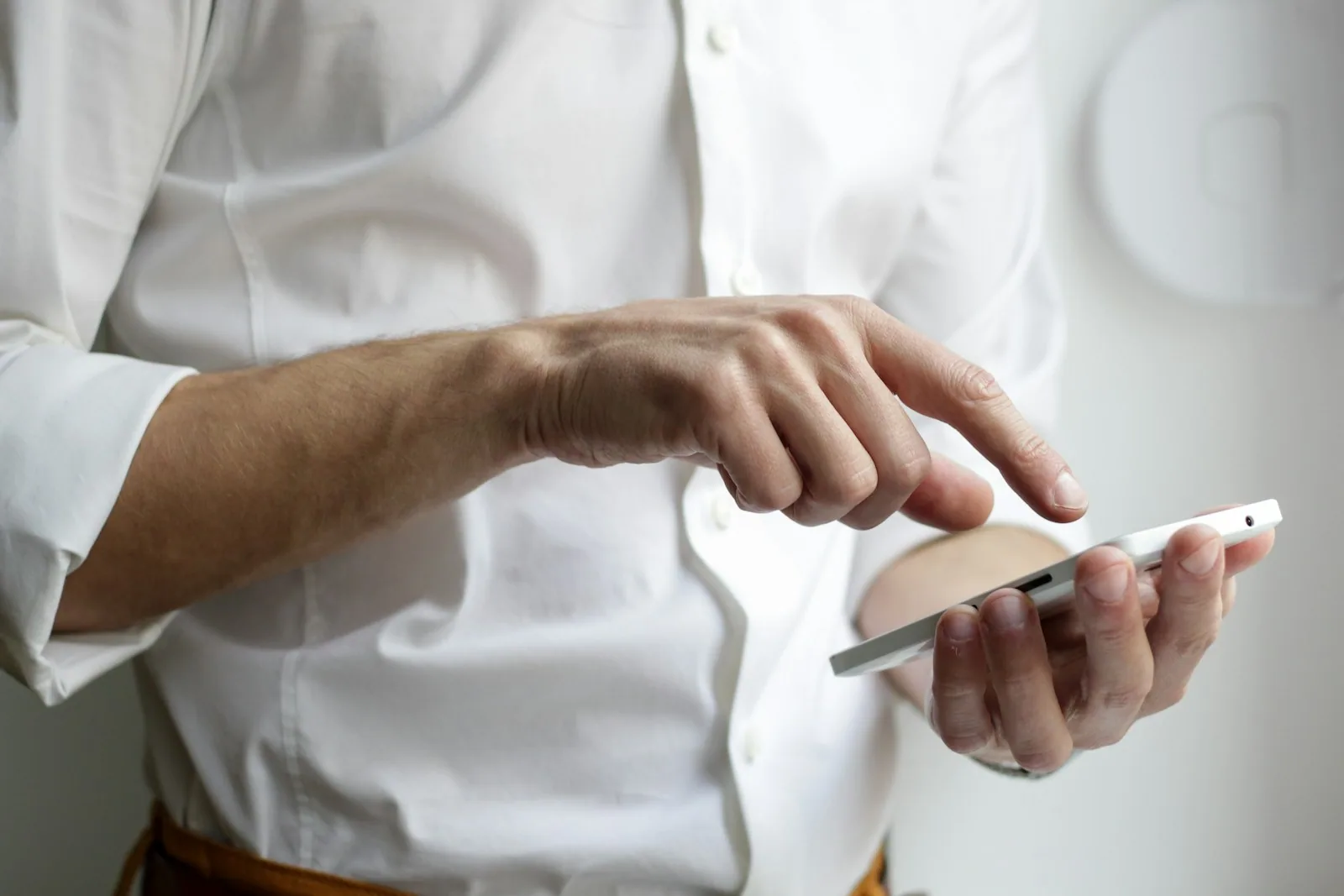 Painel de atendimento no WhatsApp com contador de mensagens de serviço e tabela de preços da API oficial