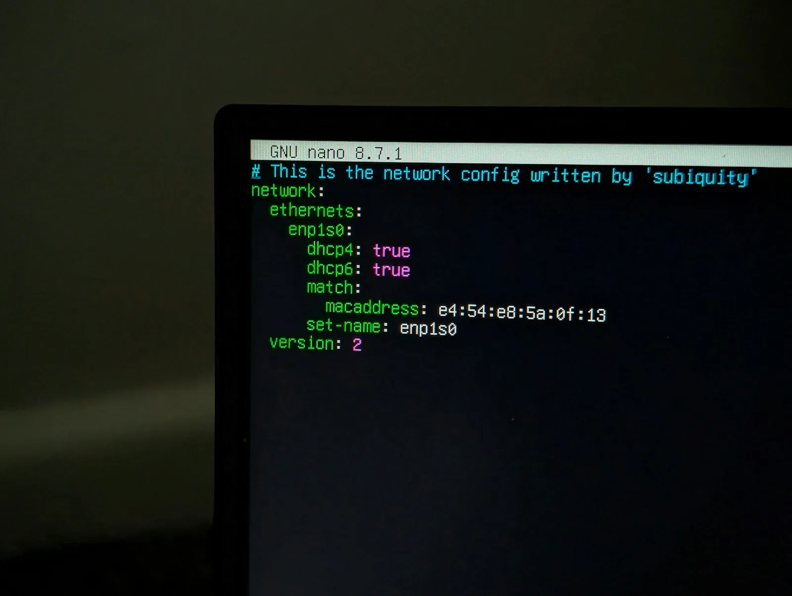 Terminal de servidor Linux com configuração do PHP-FPM aberta para aplicar a mitigação PHP2Shell