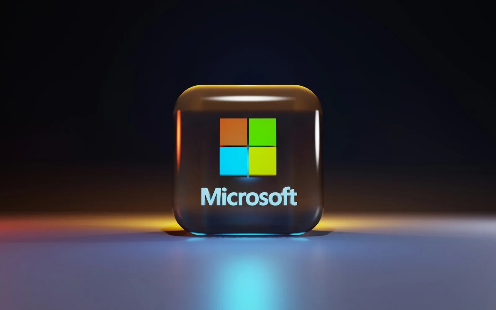 Paul Allen, o outro fundador da Microsoft, ao lado de Bill Gates em 1975