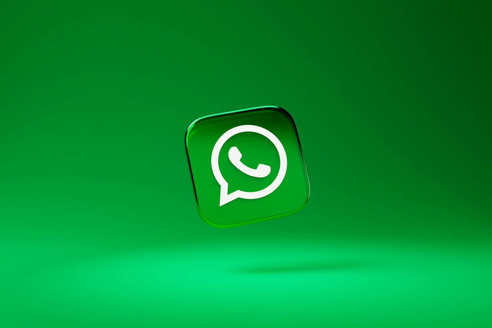 Ilustração da WhatsApp Cloud API conectando empresa e clientes via API oficial da Meta